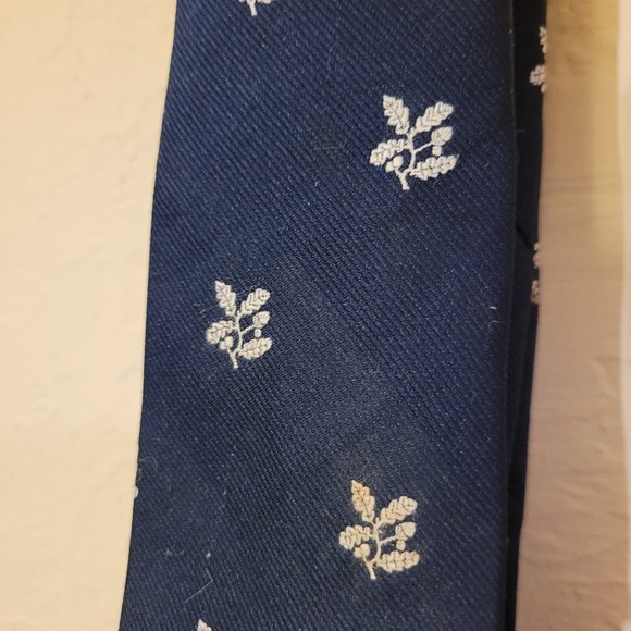 Vintage Acorn Necktie - Picture 2 of 3